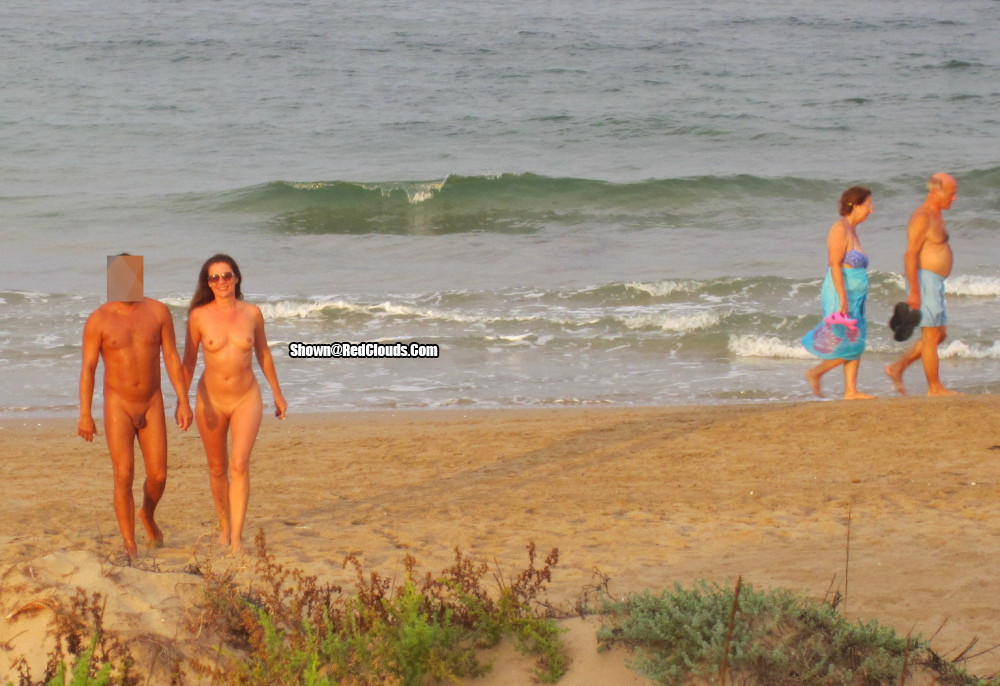 Pic #1Nicol fucks a stranger on the beach in full view of everyone. 1