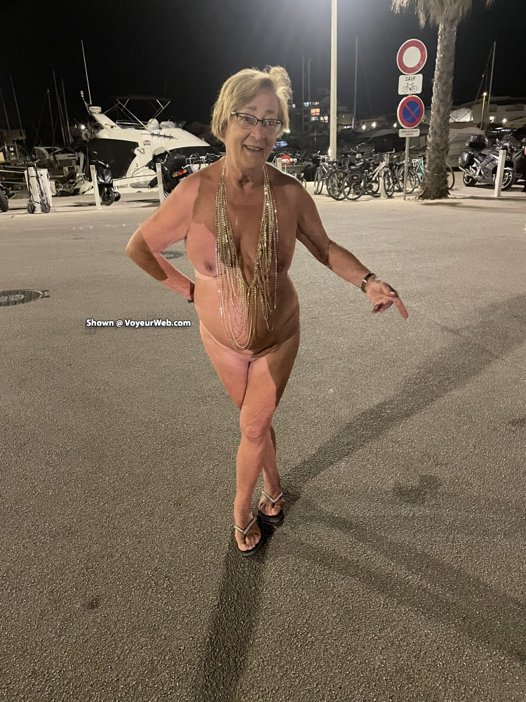 Pic #1Outside naked