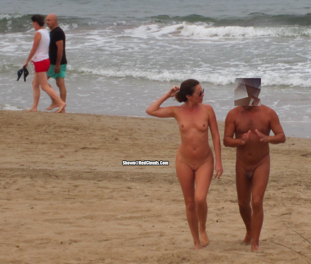 Pic #1Nicol fucks a stranger on the beach in full view of everyone. 1