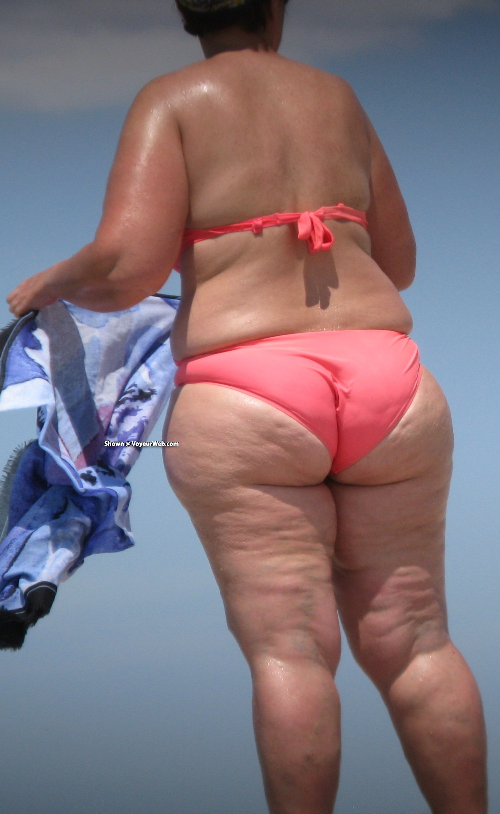 Pic #1Mature Woman with thick booty beach voyeur