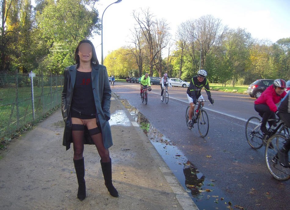 Pic #1Pussy Flashing - Brunette, Flashing, Public Exhibitionist, Public Place