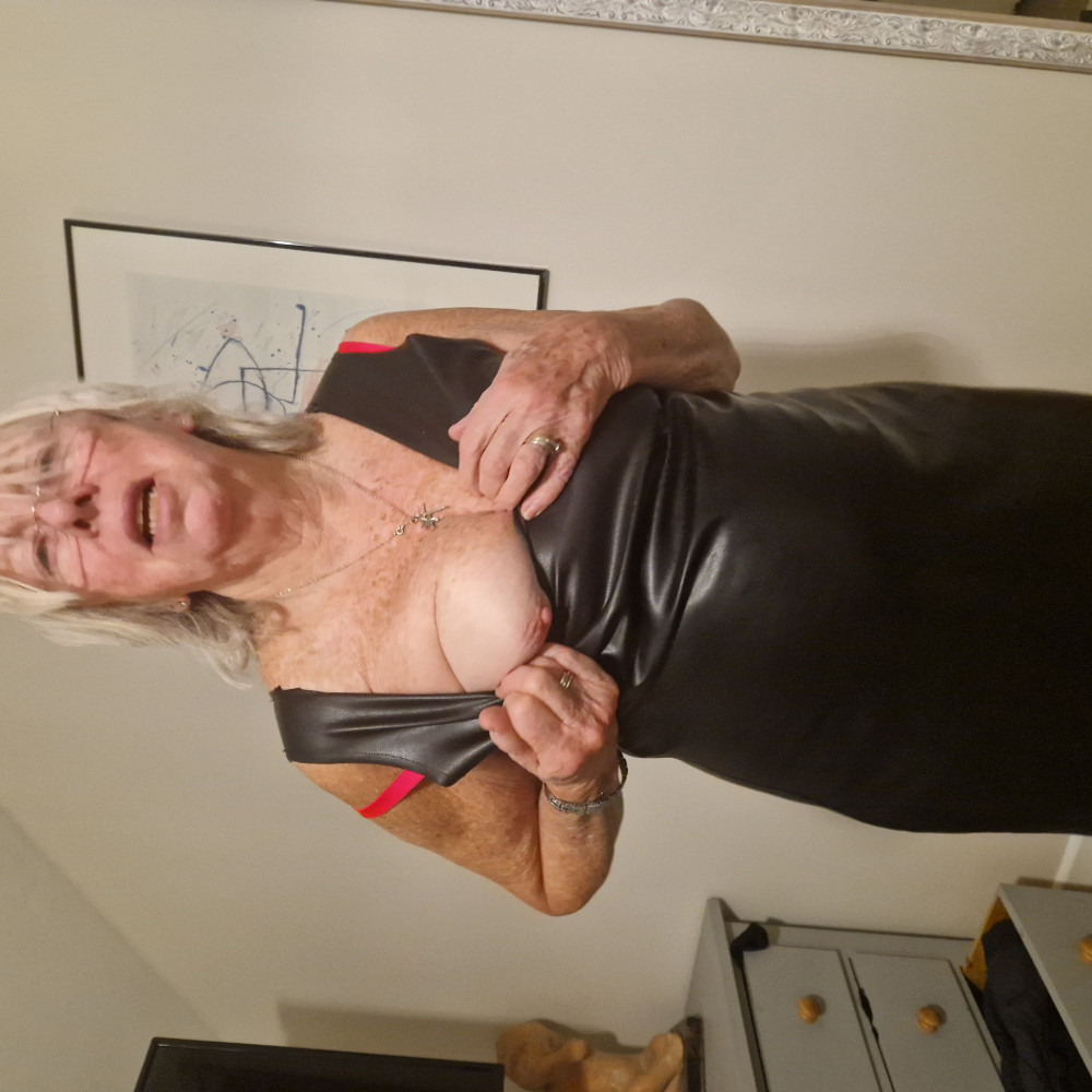 Pic #1high class slut