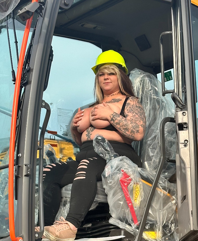 Pic #1At the jobsite - Bbw, Big Tits, Blonde, Hard Nipples, Natural Tits, Outdoors, Topless Girls