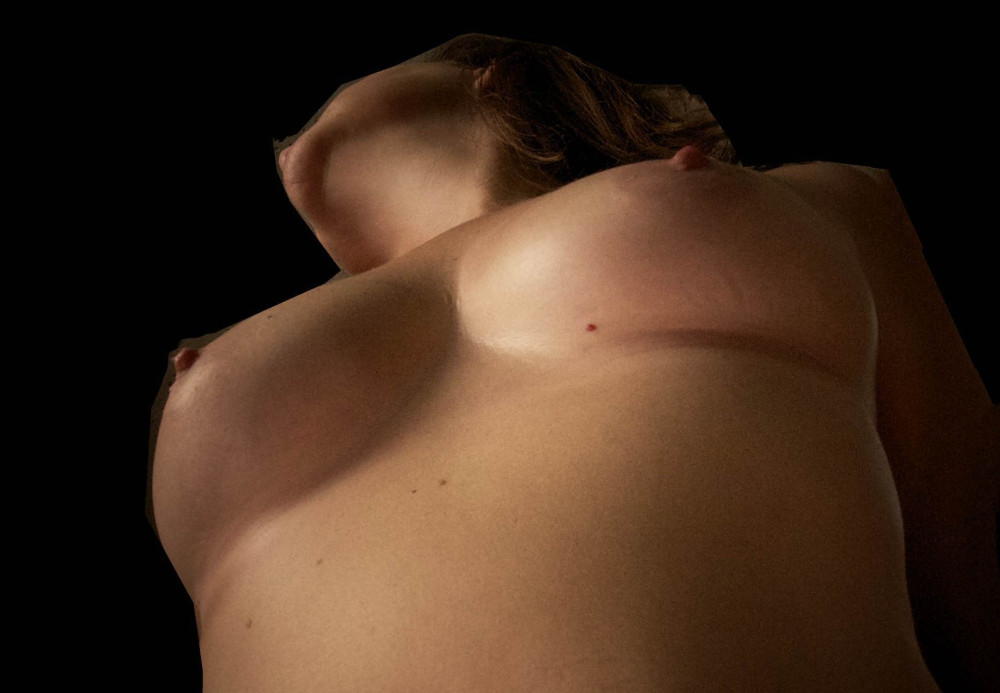 Pic #1 Medium tits of my wife - Wife naturals