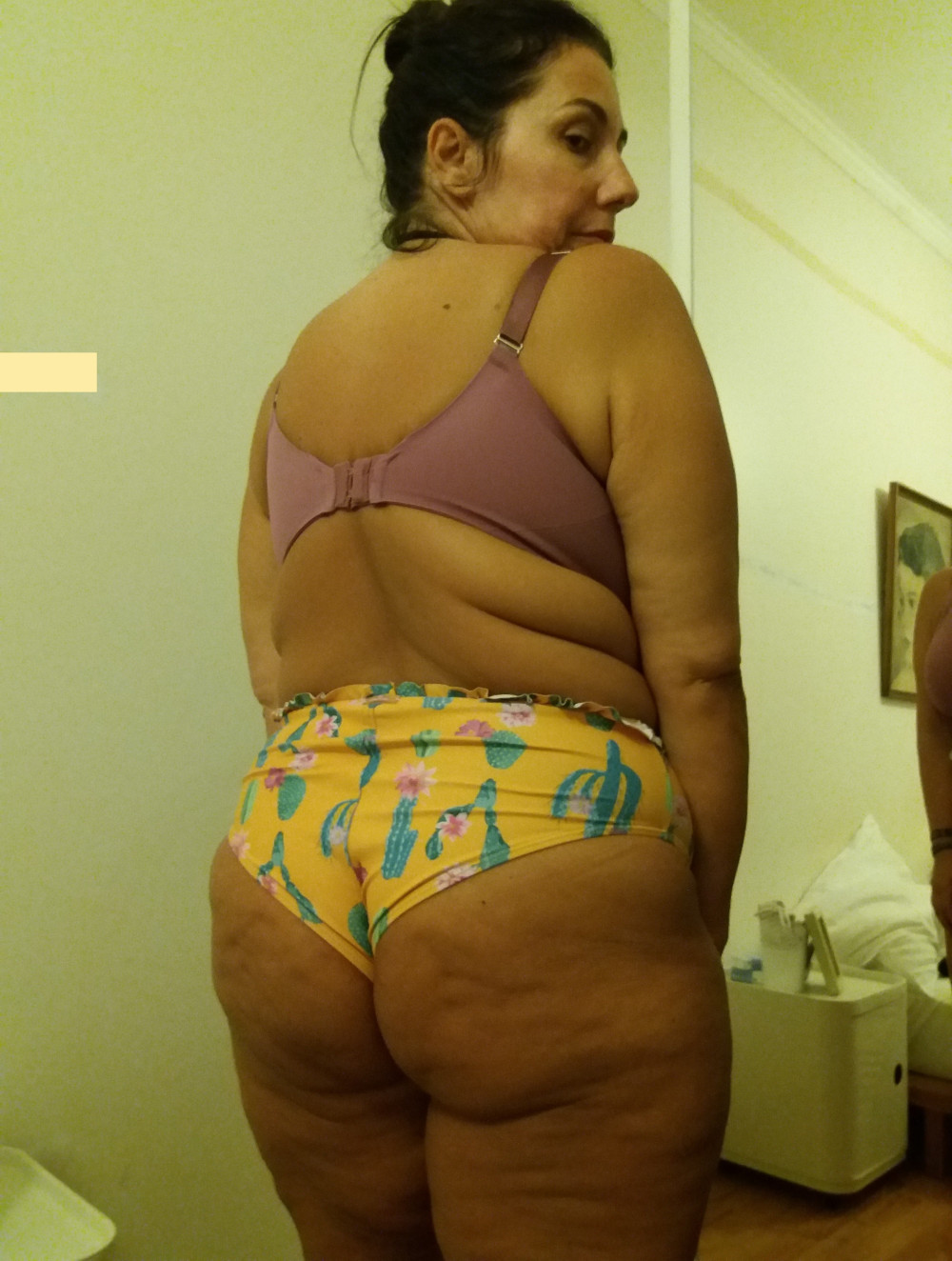Pic #1 My wife's ass - Kate.
