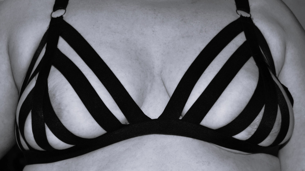Pic #1 Medium tits of my wife - JAPOT - wrong size