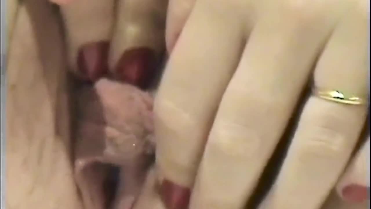 Pic #1christelle se caresse