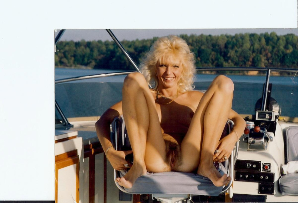 Pic #1 My wife's ass - debbie