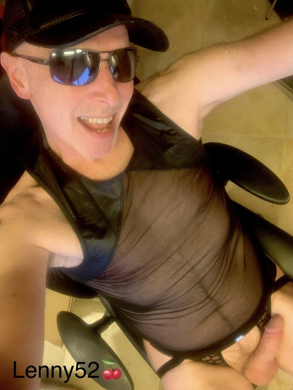 Pic #1Lenny52, a sexclub manager