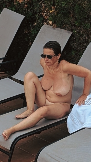 Pic #1French milf in spain 2