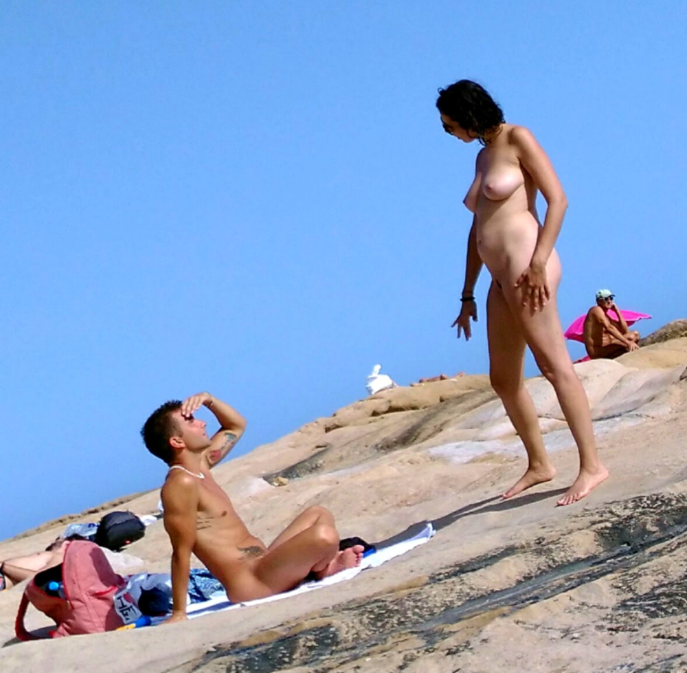 Pic #1desnuda en la playa - Beach, Beach Pussy, Beach Voyeur, Big Tits, Brunette, Cunt Pics, Hanging Tits, Hard Nipples, Nature, Nude Amateurs, Nude Girls, Outdoors, Public Exhibitionist, Public Place, Sexiest Legs, Shaved, Young Woman