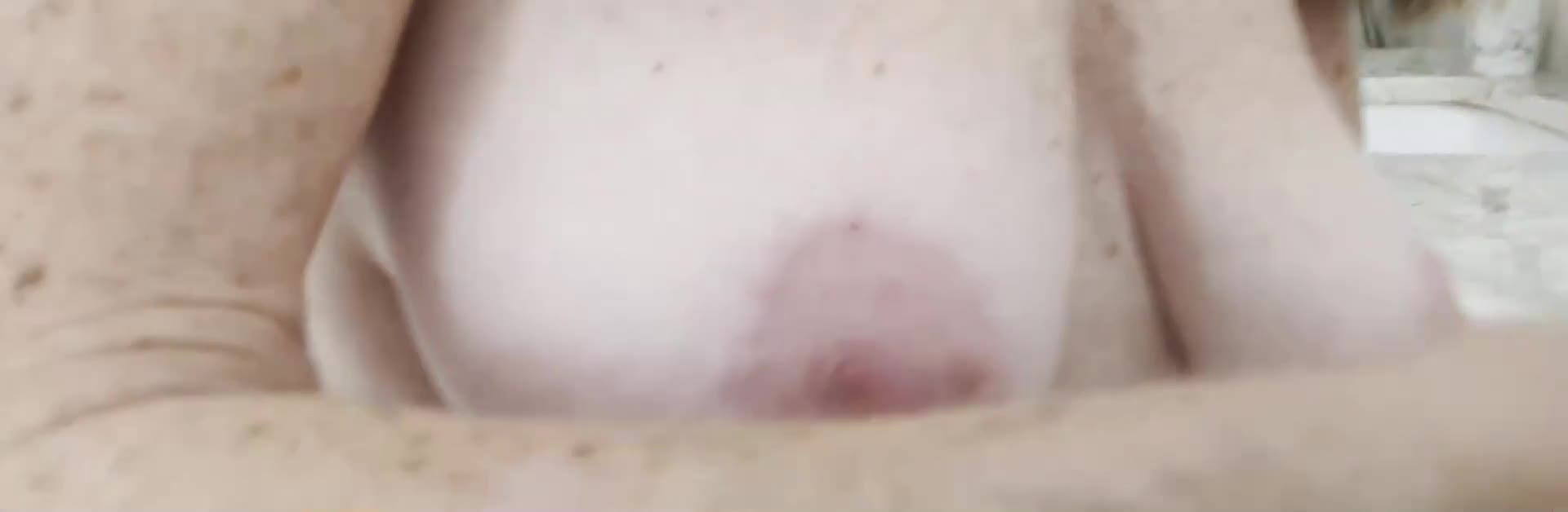 Pic #1Lyn Gets Dressed