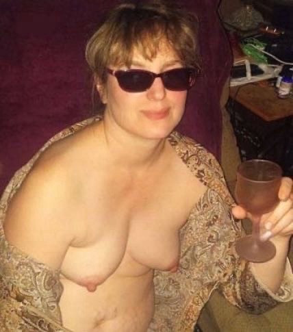 Pic #1 Small tits of my girlfriend - Jean B