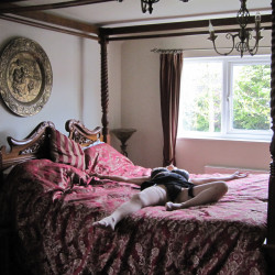 Pic #1Four poster