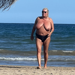 Pic #1 BBW woman on Spanish beach