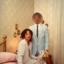 Pic #1 SHE LOVES TO BE SLUT