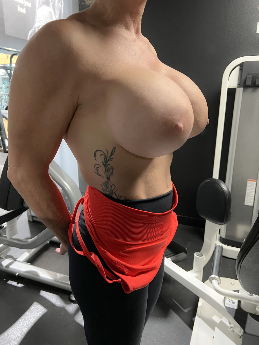Pic #1 Large tits of my wife - shelly