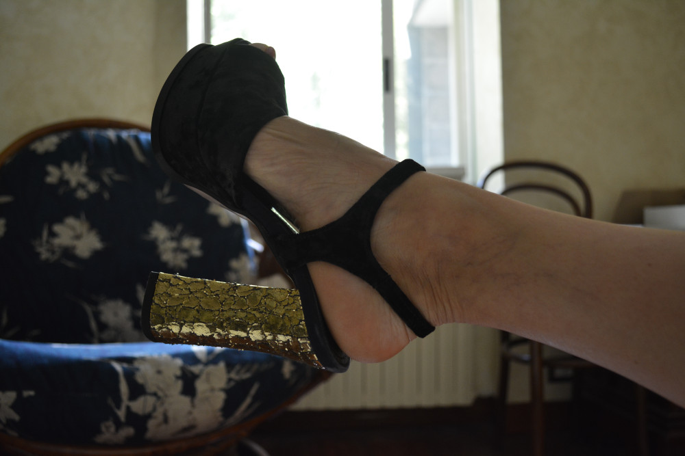 Pic #1Body and Shoes