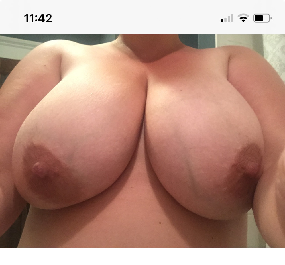 Pic #1 Very large tits of my wife - Big tit wife