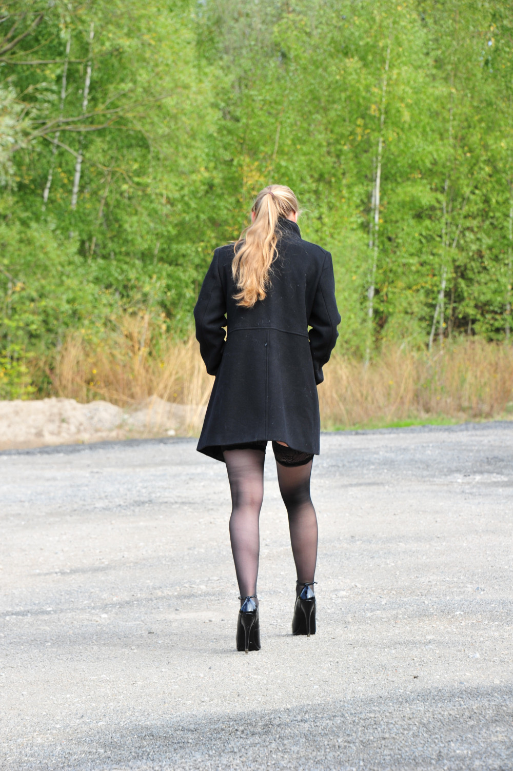 Pic #1naked in the rain