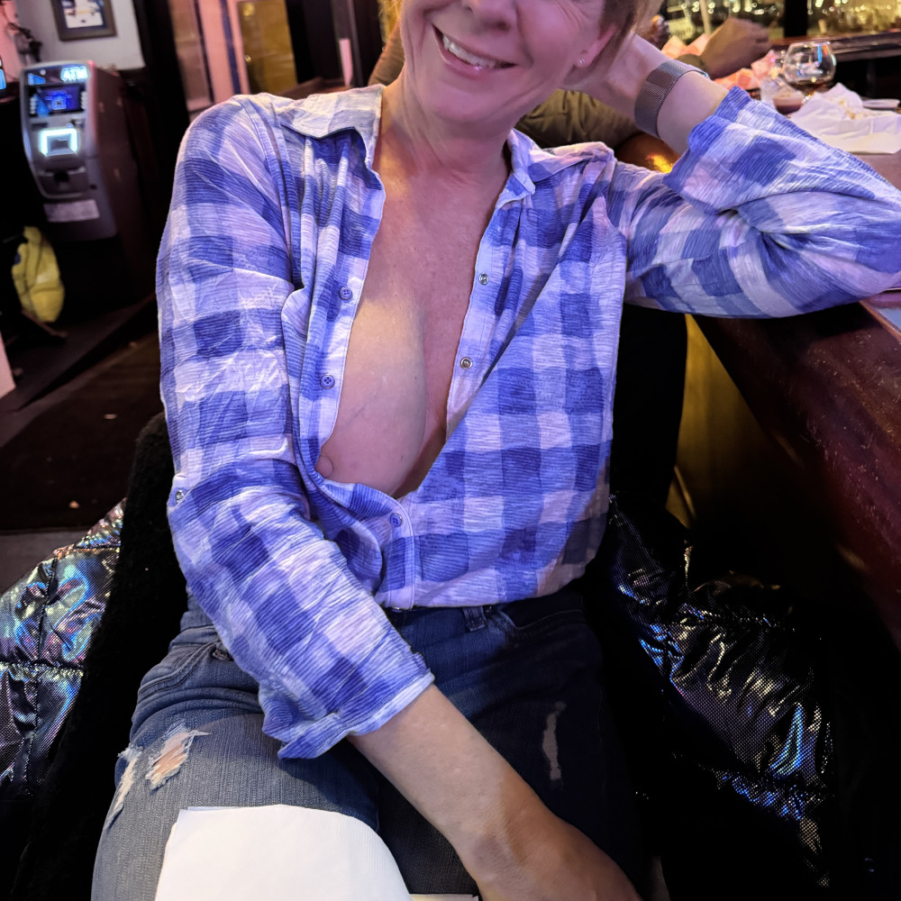 Pic #1 Large tits of my wife - Joshlyn