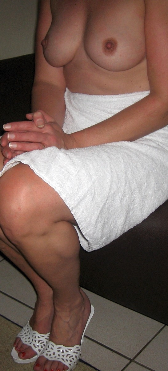 Pic #1 Large tits of my wife - milfnadia