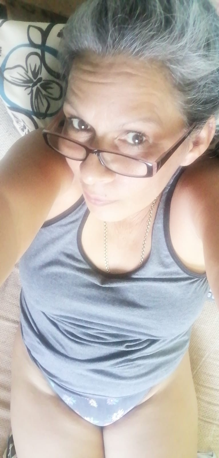 Pic #1 La manicurista 3