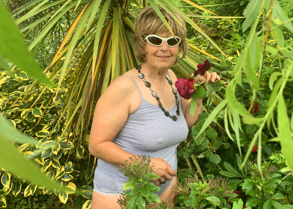 Pic #1 Lady Bee Back to Nature