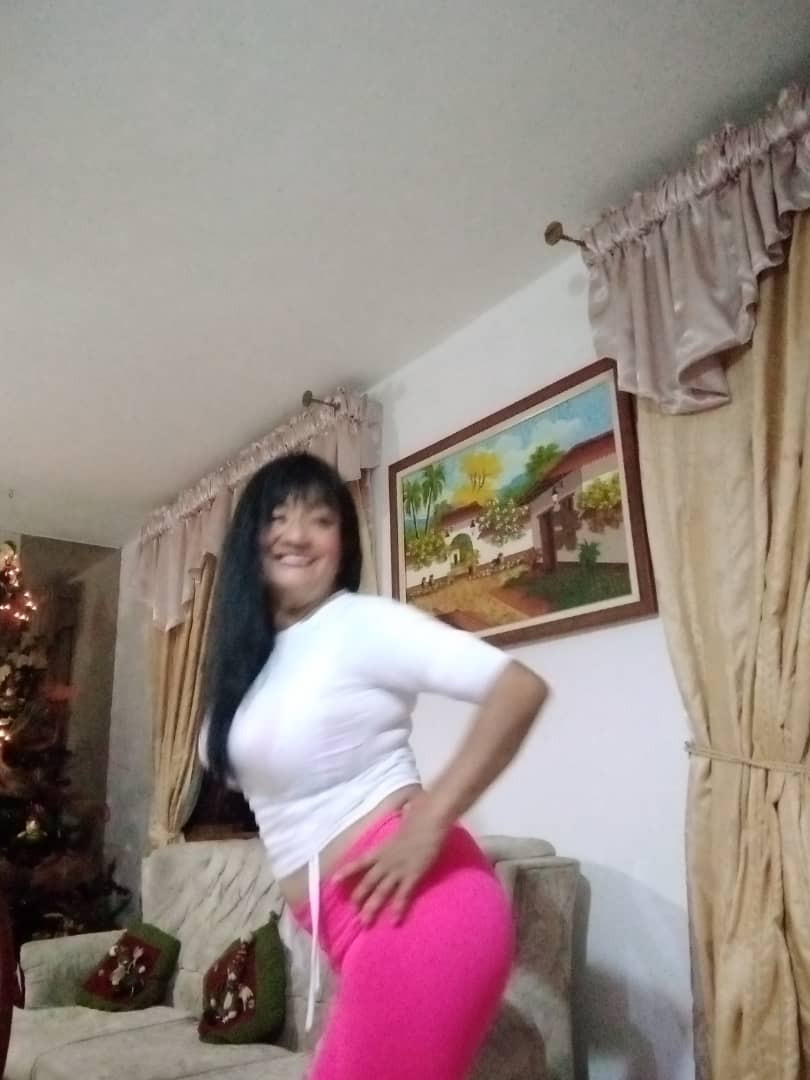 Pic #1 La tatuada 34