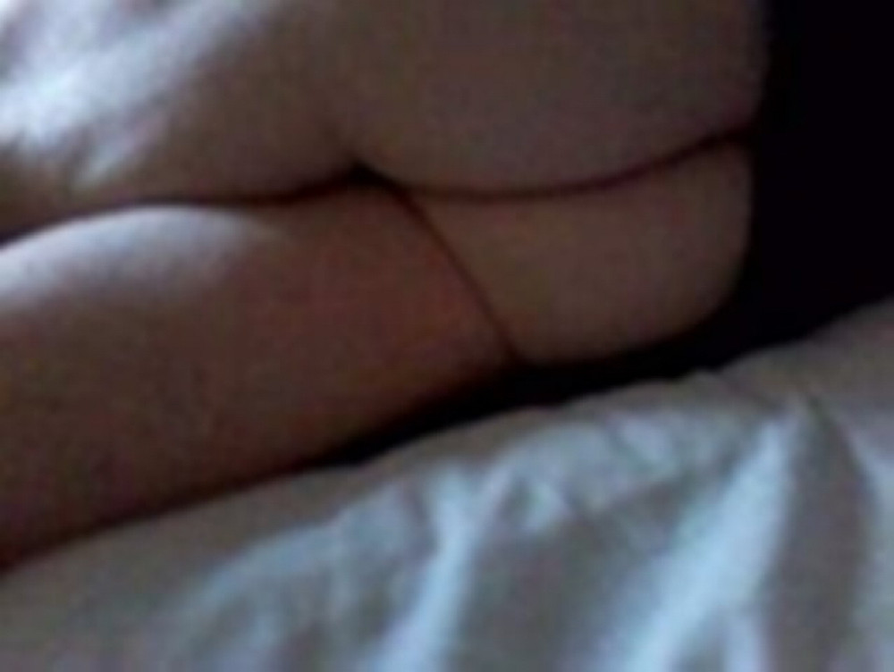 Pic #1 My girlfriend's ass - Leeanne