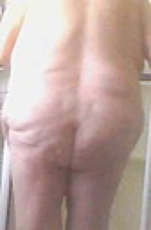 Pic #1 A neighbor's ass - Leeanne