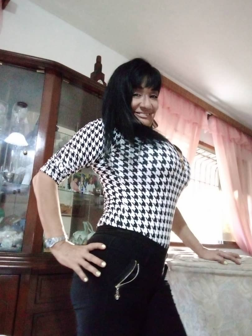 Pic #1 La tatuada 42