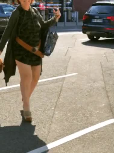 Pic #1En courses sans culotte