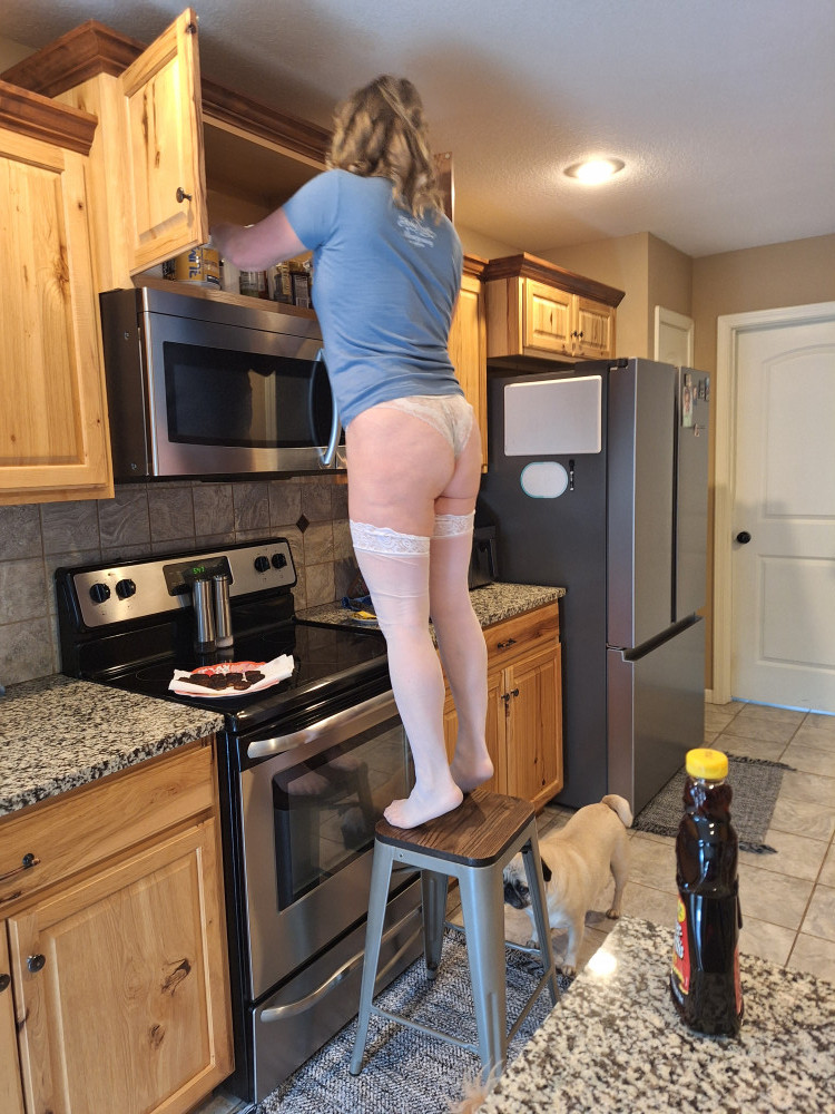 Pic #1Wife in the kitchen