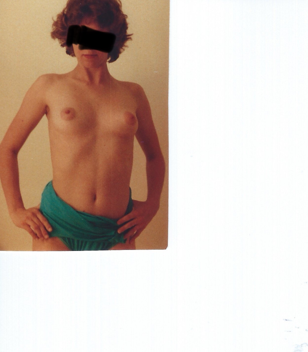 Pic #1 Small tits of my girlfriend - Not telling