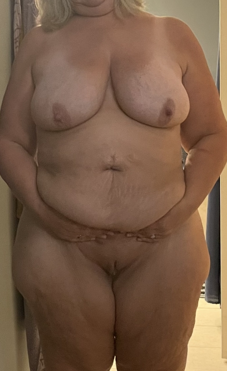 Pic #1 Large tits of my wife - Lisa’s