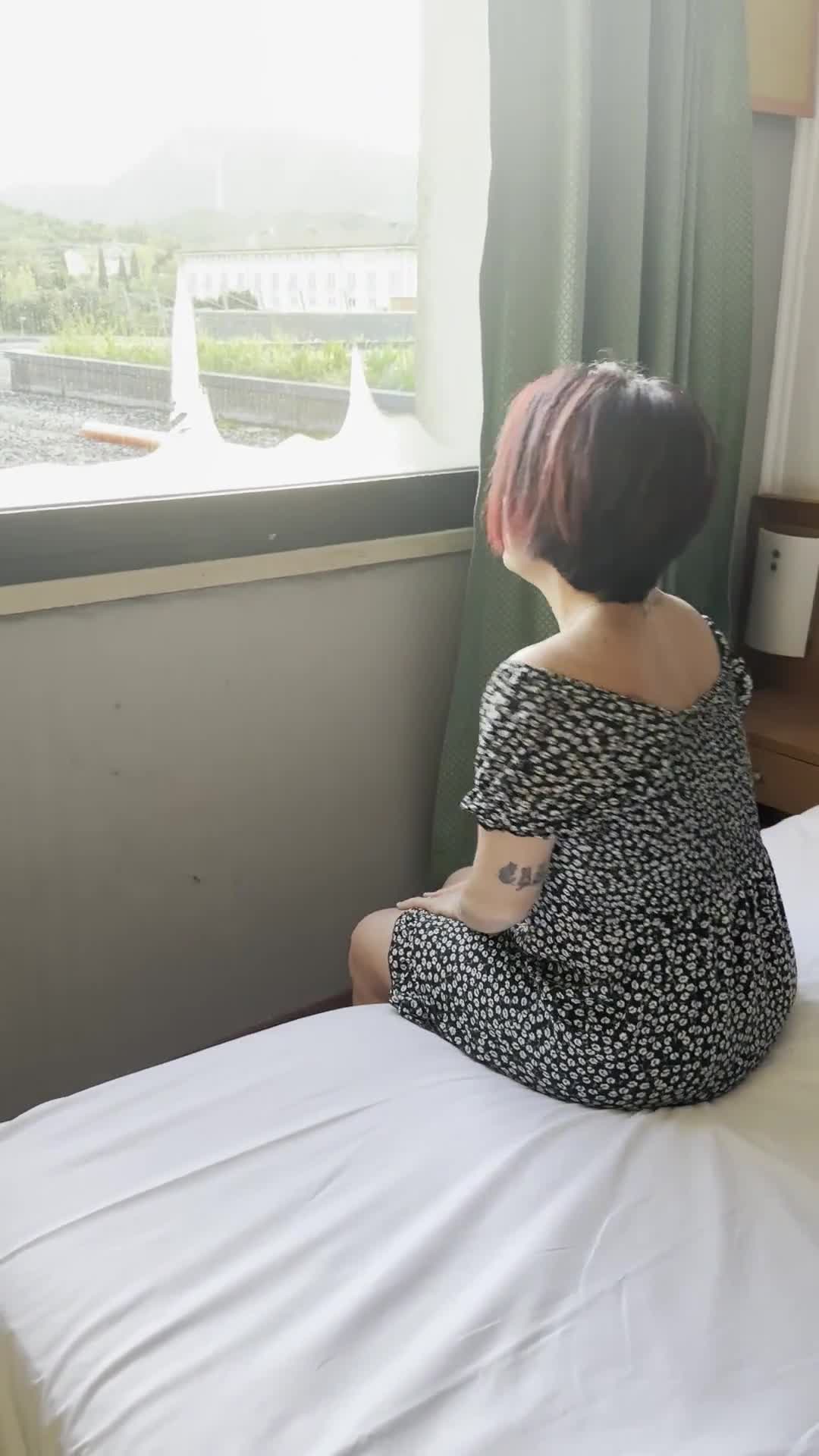 Pic #1Undressing early in the morning