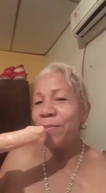 Pic #1Estrenando juguete nuevo