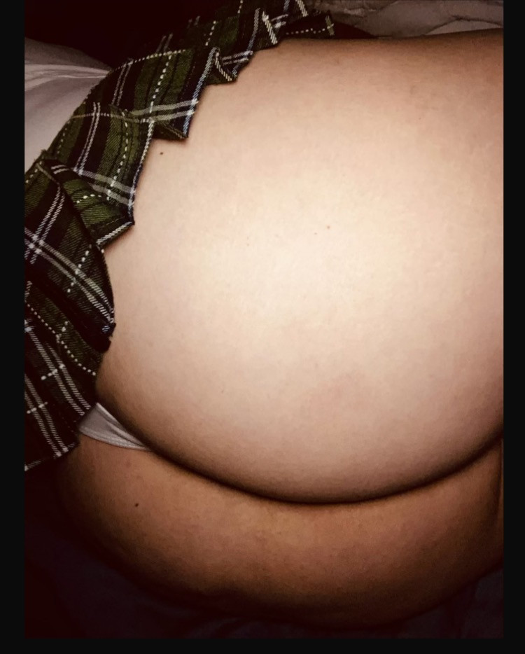 Pic #1 MILF nice ass