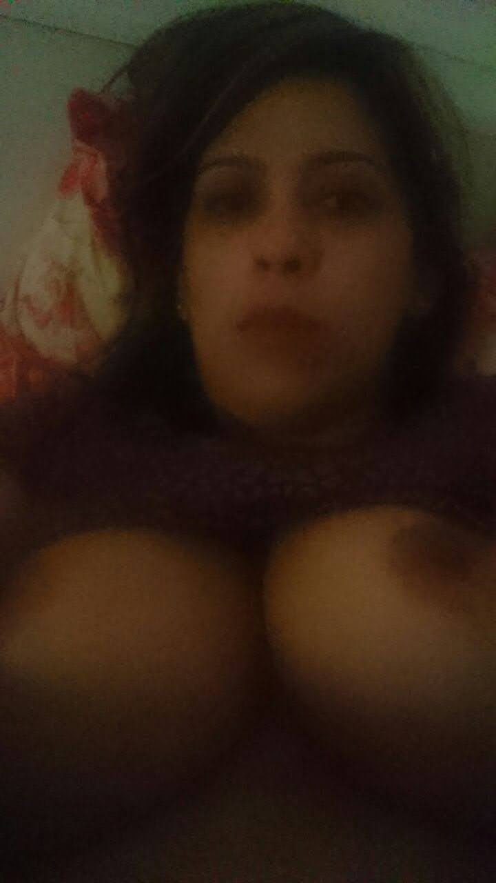 Pic #1Masturbando de calcinha vermelha