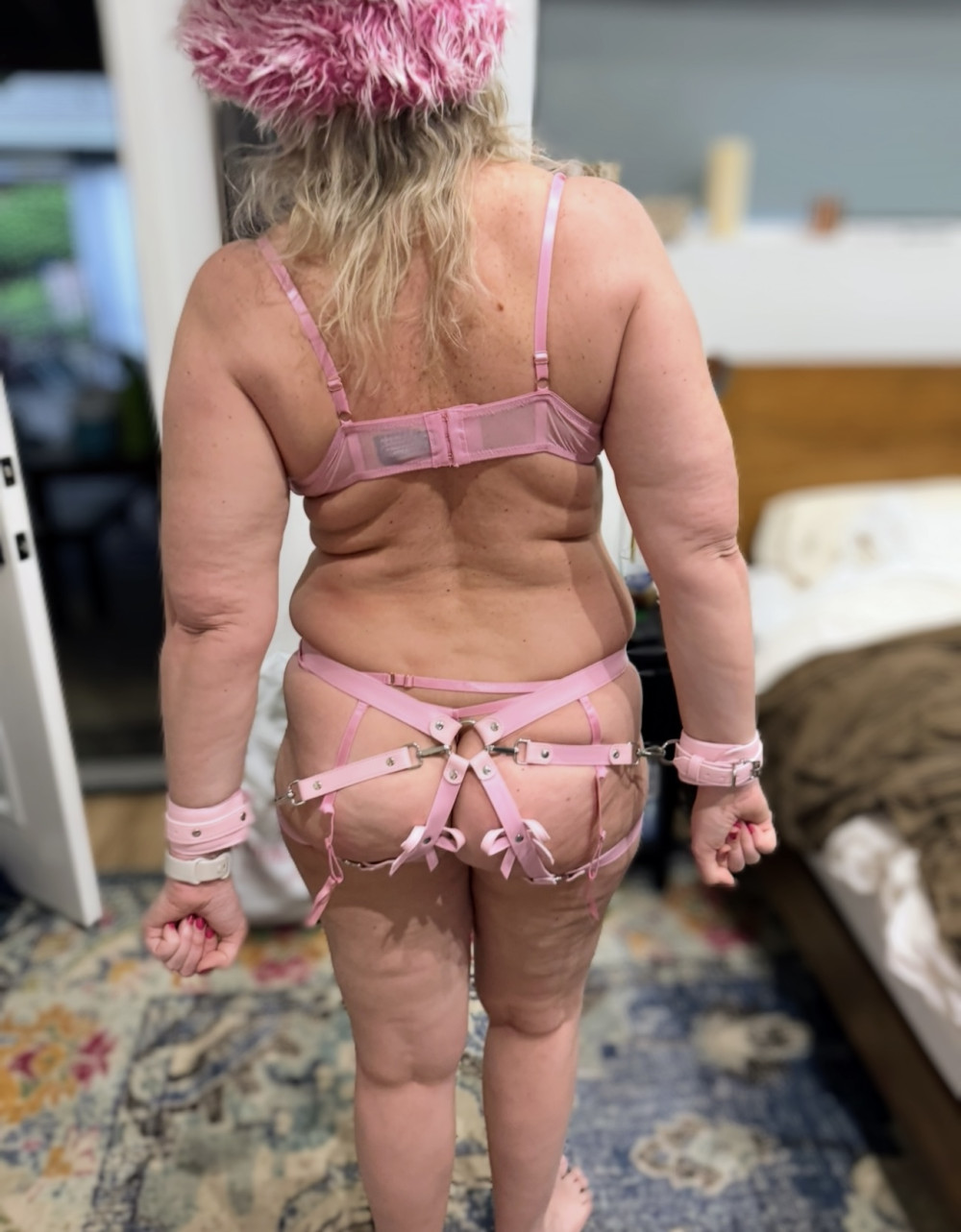 Pic #1 New pink harness try on