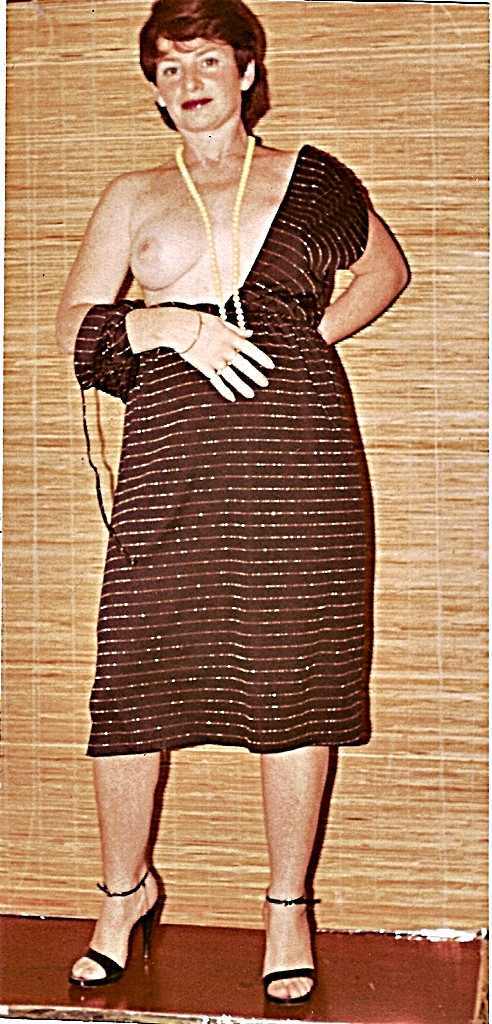 Pic #1 For friends, a small striptease ?