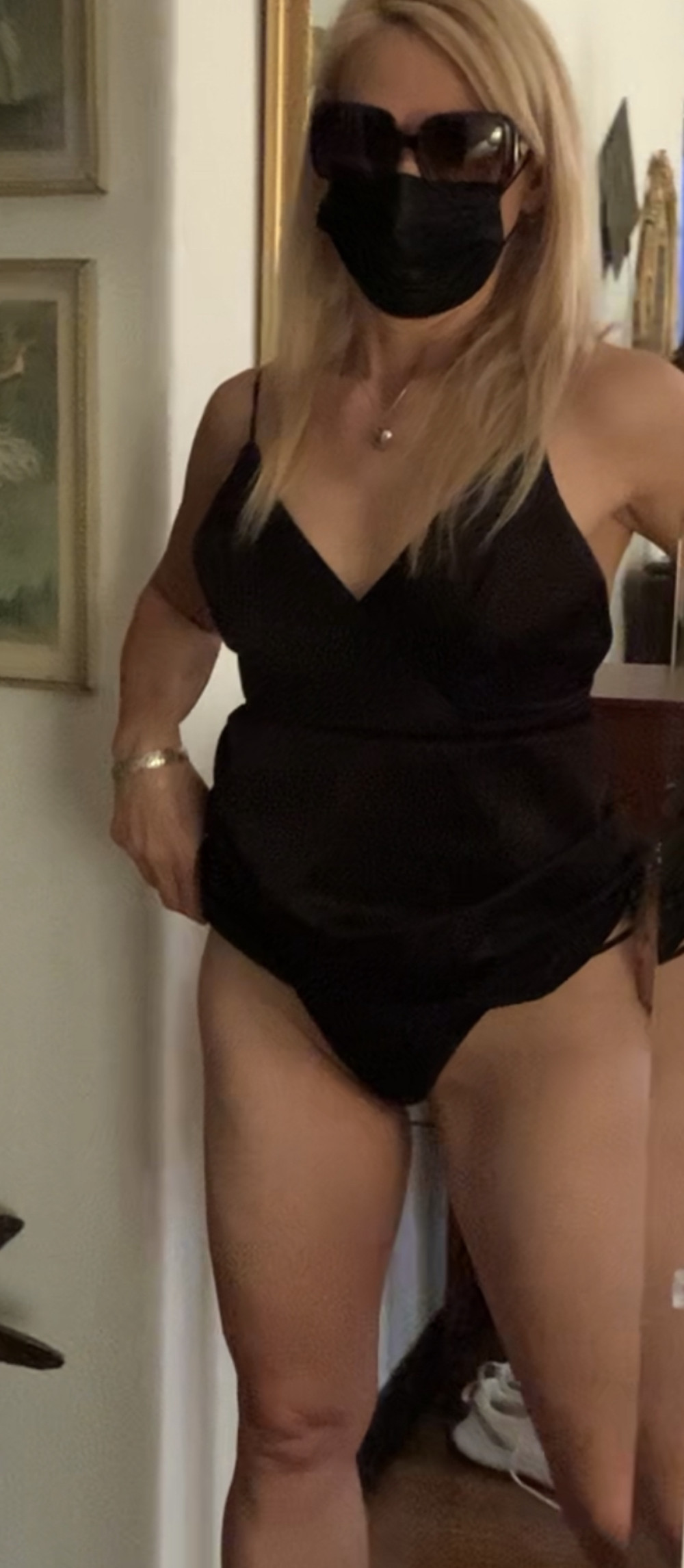 Pic #1 KarissaLegs BARE LEGS HEELS