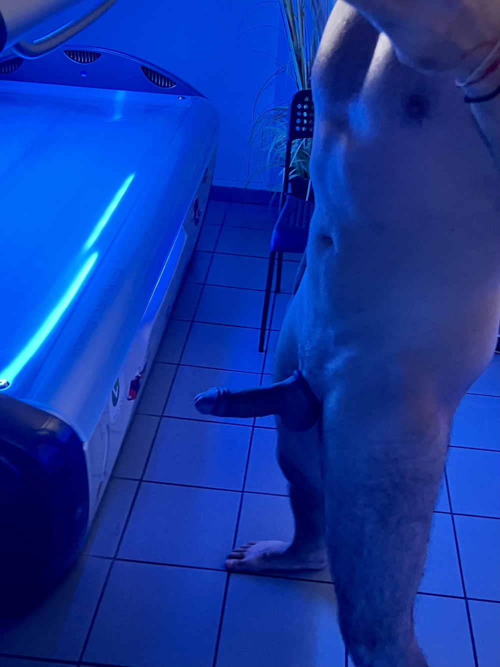 Pic #1Some shots at the tanning bed