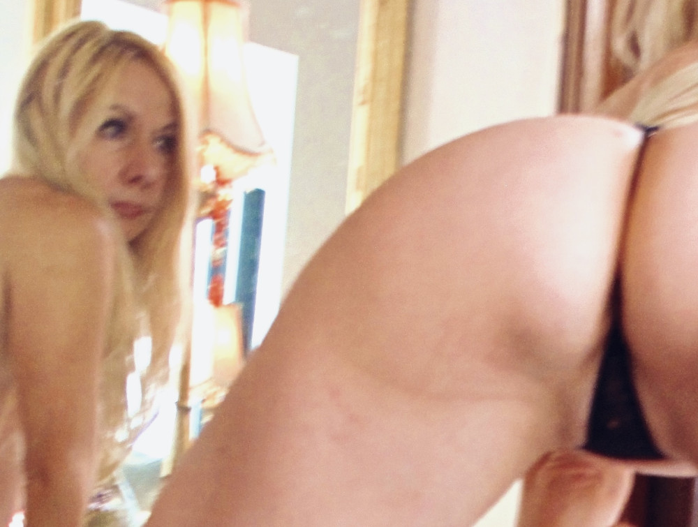 Pic #1 KarissaLegs SEXY BLONDE