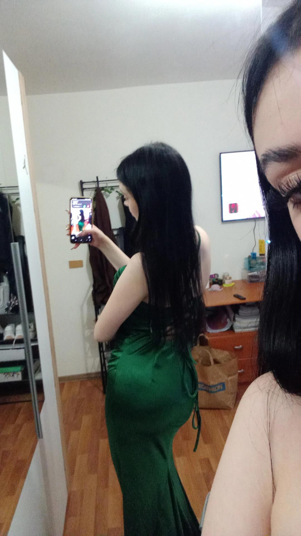 Pic #1 exposed girl