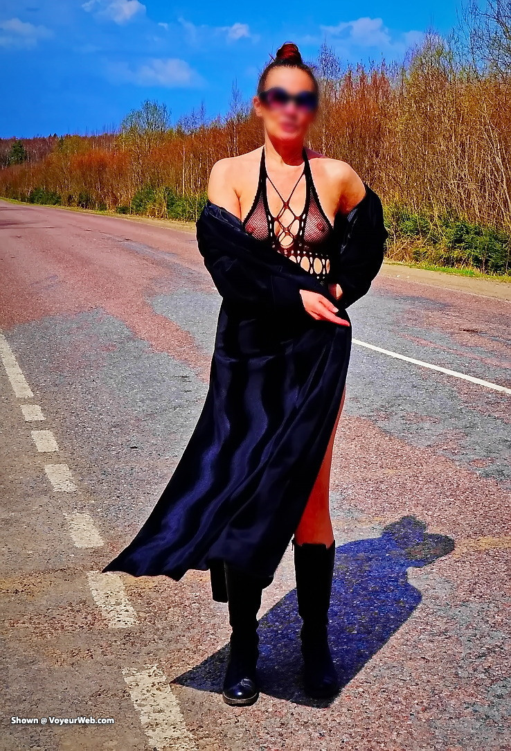 Pic #1 Sexy chick on the road!