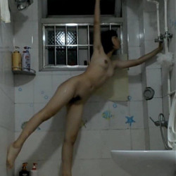 Pic #1 Spied Chinese girl shower