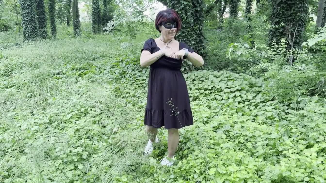 Pic #1Exhibitionism in a Public Grove