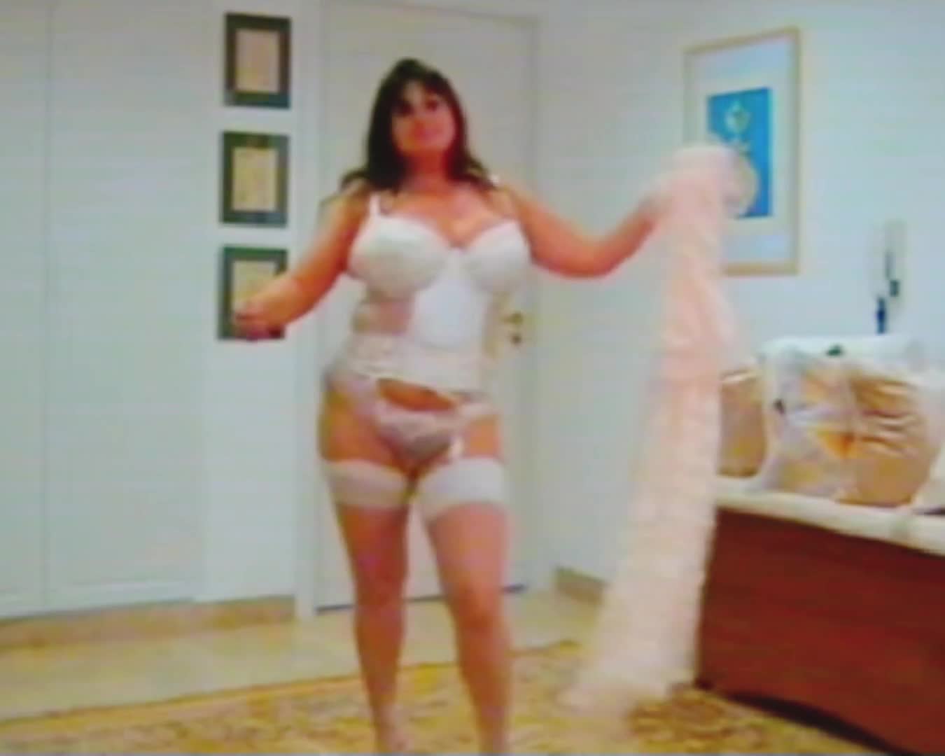 Pic #1Cream striptease